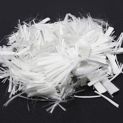 الیاف پلی‌استر مانع از خروج شیره بتن می‌شود.