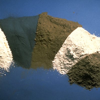 هر قدر ذرات پوزولان ریزتر باشد، واکنش‌پذیرتر خواهند بود.